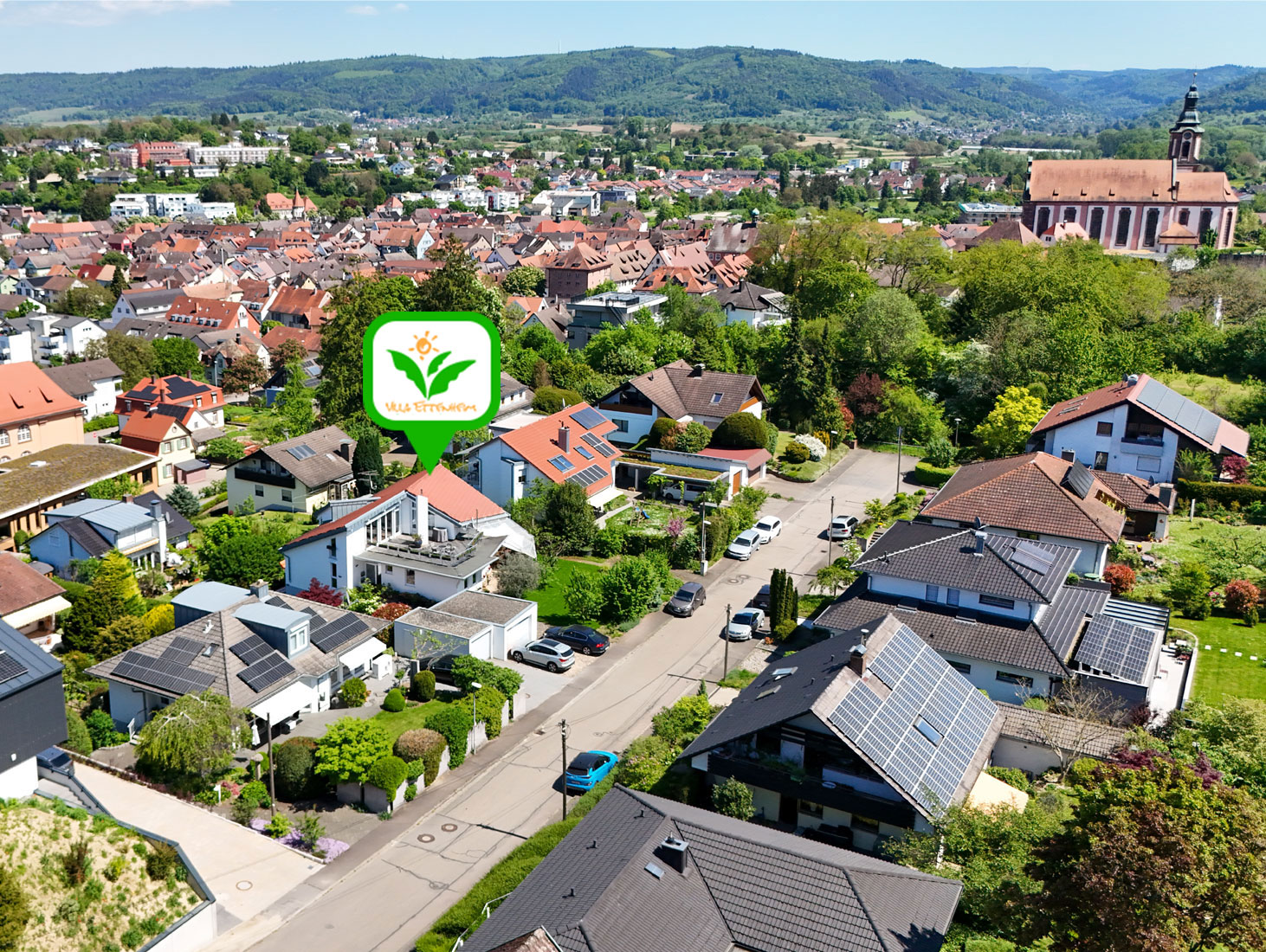 Drohnenaufnahme — Villa und Blick über Ettenheim